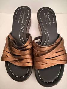 Donald J Pliner Metallic Wedge Sandals Size 8 M