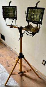 ElectriPak 300 Watt Quartz Halogen Flood Light Stand & Replacement Bulb