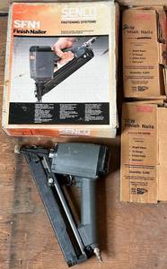 Senco Sfn1 Finish Nailer With 15 Gauge Finish Nails