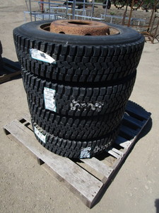 (4) (New) 22570 R19.5 Tires & Wheels