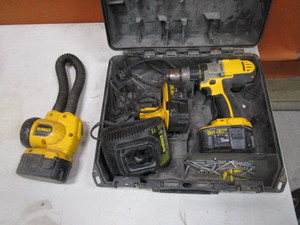 DeWalt 14.4v Drill & Flashlight