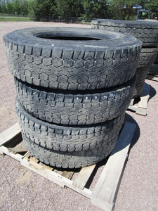 (4) 29575 R22.5 Semi Tires
