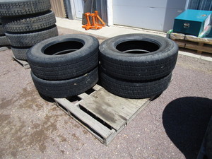 (4) 29575 R22.5 Semi Tires