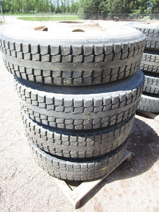 (4) 11R22.5 Semi Tires & Wheels