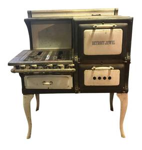 LL - Antique Detroit Jewel Oven Stove With Warming Shelf