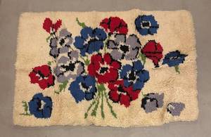 BS - Vintage Floral Latch Hook Decor