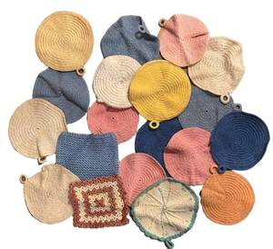 BS - Vintage Crochet Hot Pads