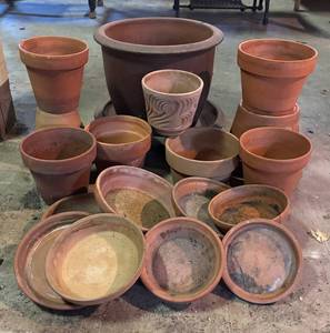 LL - Terracotta Planter Pots and Bases Assortment