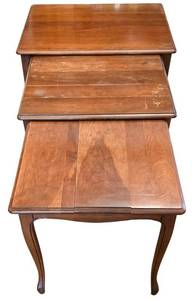BR1 - Vintage Townsend Manufacturing Nesting Tables (Lot of 3)