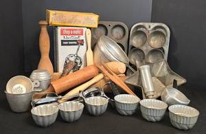 DR - Vintage Aluminum Kitchenware Mixed Lot With Mirro 2623m Measure Cup