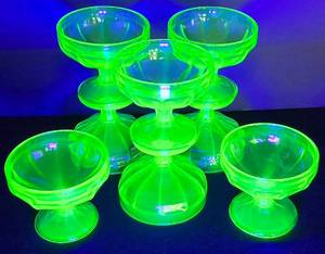 DR - Vintage Federal Glass Uranium Glass Footed Sherbet Cups (Lot of 8)