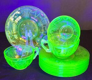 DR - Vintage Uranium Glass Plates & Glass Cups Mixed Lot