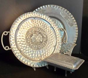 DR - Vintage Cromwell Hammered Aluminum Tray Set (Lot of 3)