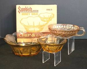 DR - Vintage Anchor Hocking Swedish Modern Honey Gold Chip & Dip Set and Carnival Glass Cup