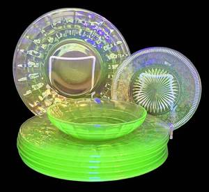 DR - Vintage Uranium Glass Plate and Bowl Set (8 Pieces)