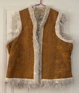 MB - Vintage Jacquard Brocade Vest with Faux Fur Trim