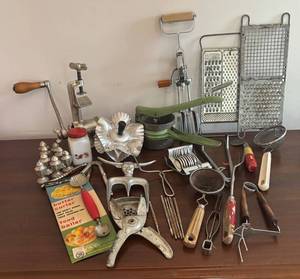MB - Vintage Kitchen Utensils & Gadgets