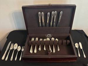 MB - Vintage WM Rogers Priscilla Silver Plated Flatware