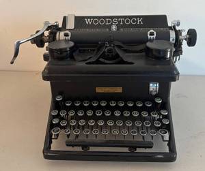 ULR - Vintage Woodstock Typewriter by American Typewriter Co.