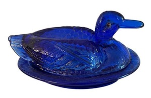 ULR - Vintage Westmoreland Cobalt Blue Glass Nesting Duck Candy Dish