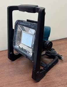 TR - Makita Corded and Cordless LED Worklight Model Dml805