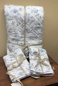 LL - New Eddie Bauer FullQueen Floral Quilt & 2 Pillow Shams