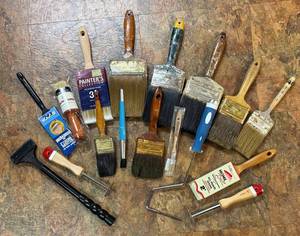 LL - Mixed Paint Brushes and Painting Accessories