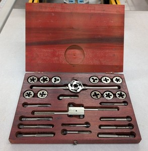 G - Vintage Blue Point Td-2400 Tap & Die Set
