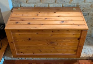 ML - Pine Wood Storage Box With Wood and Logs