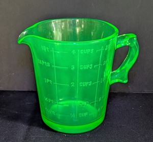 ML - Vintage Green Uranium Glass Measuring Cup