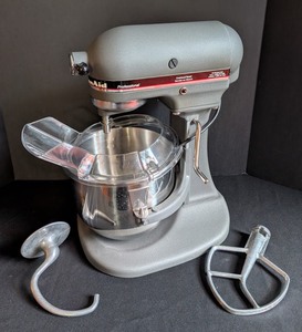 ML - KitchenAid Professional Stand Mixer With Bowl & Attachments
