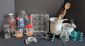 ML - Vintage Kitchen Goodies & Decor Mixed Lot
