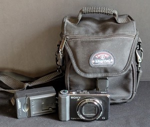 ML - Sony Cyber-shot Dsc-hx9v Digital Camera With Bag & Charger