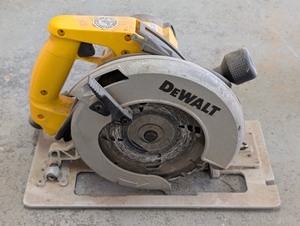 G - DeWalt Dw364 7 14-inch Circular Saw With Extra Blades