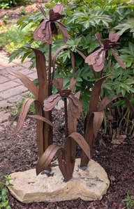 BY - Metal & Stone Flower Garden Sculpture