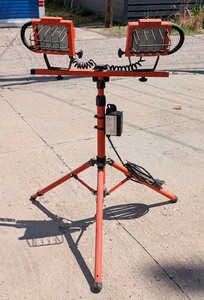 G - Regent Twin-Head Portable Work Light Stand With Gfci Outlet