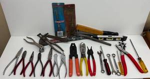 TR - Mixed Lot Assorted Hand Tools, Pliers, Wrenches & Levels