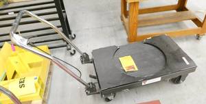 1,000 lb Haulmaster hydraulic table cart