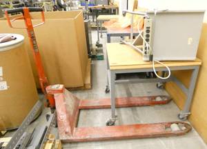 BT Lifter pallet jack - needs oil, doesn�t lift