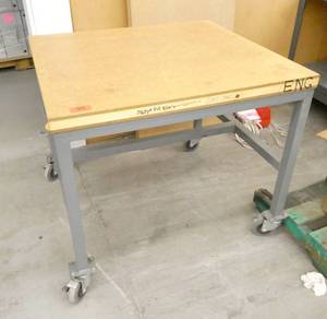Work table on wheels 31x34