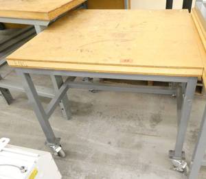 Work table on wheels 31x34