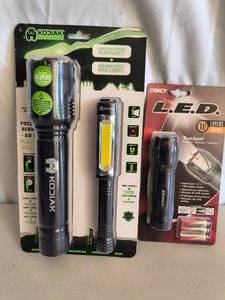 Lot of 2 Sets of Flashlights