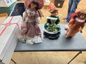 3- Vintage Dolls WStands