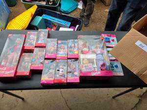 2 Barbies & 10 Kelly Club Dolls (New In Package)