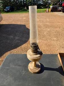 Vintage Alladin Kerosene Lamp (Broken Shade)