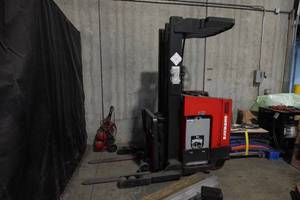 Raymond EASI 3000 Lb Capacity 36V Electric Order Picker Forklift with Charger