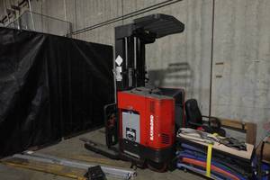 Raymond EASI 3000 Lb Capacity 36V Electric Order Picker Forklift with Charger