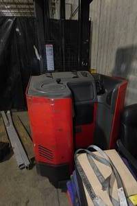 Raymond EASI 3000 Lb Capacity 36V Electric Order Picker Forklift with Charger