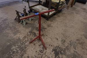 Adjustable Height Pipe Stand