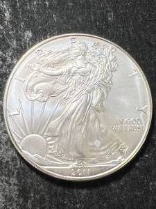 2011 AMERICAN SILVER EAGLE 1 TROY OZ .999 FINE SILVER